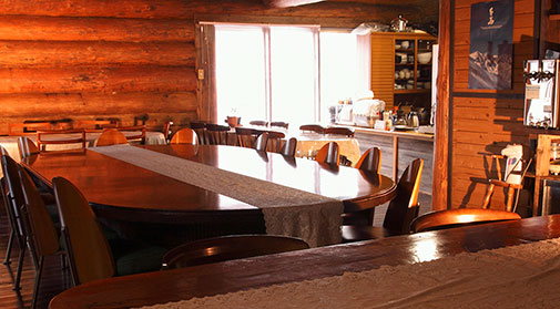 ロッジのダイニング